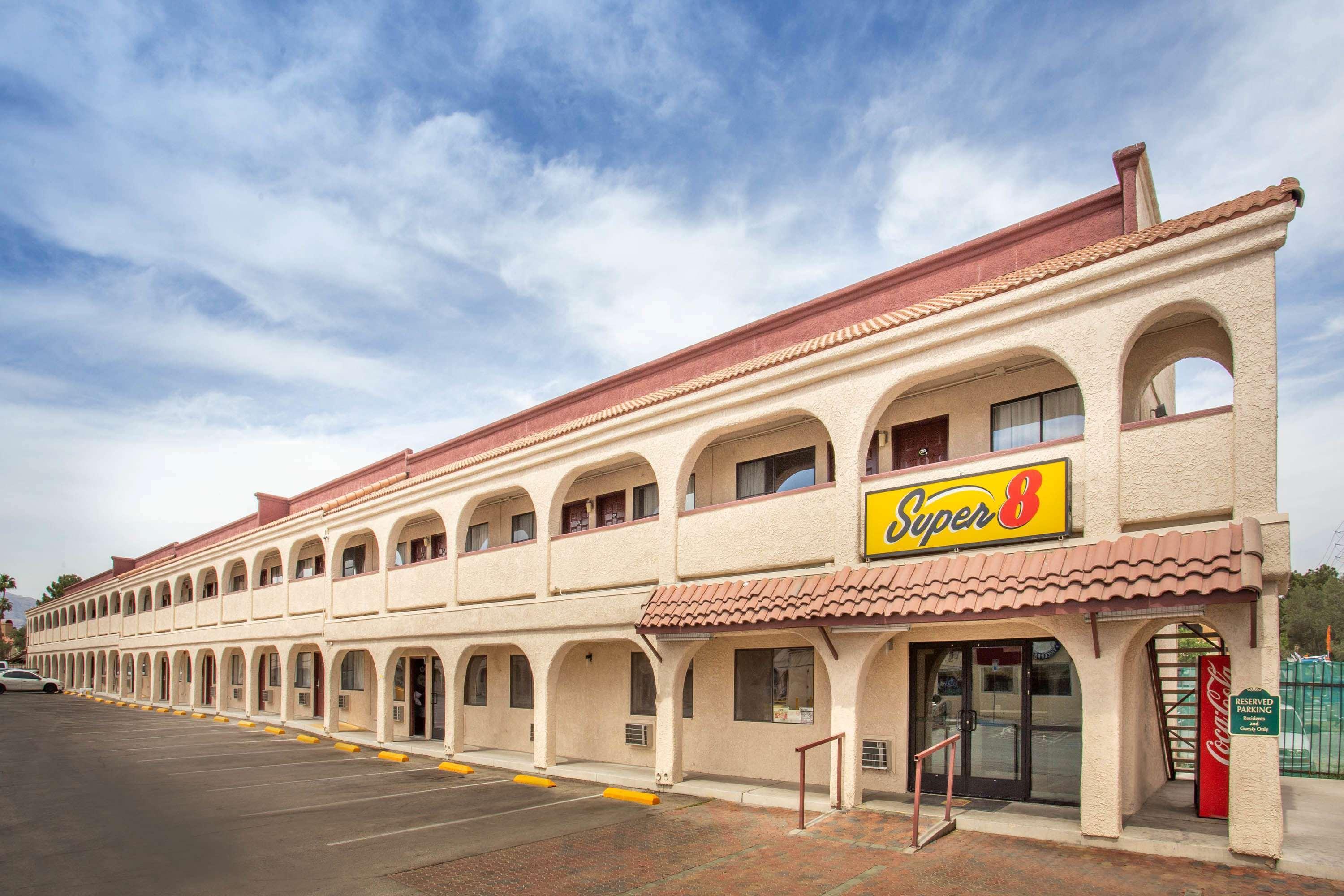 Super 8 By Wyndham Las Vegas Nellis Afb Area المظهر الخارجي الصورة