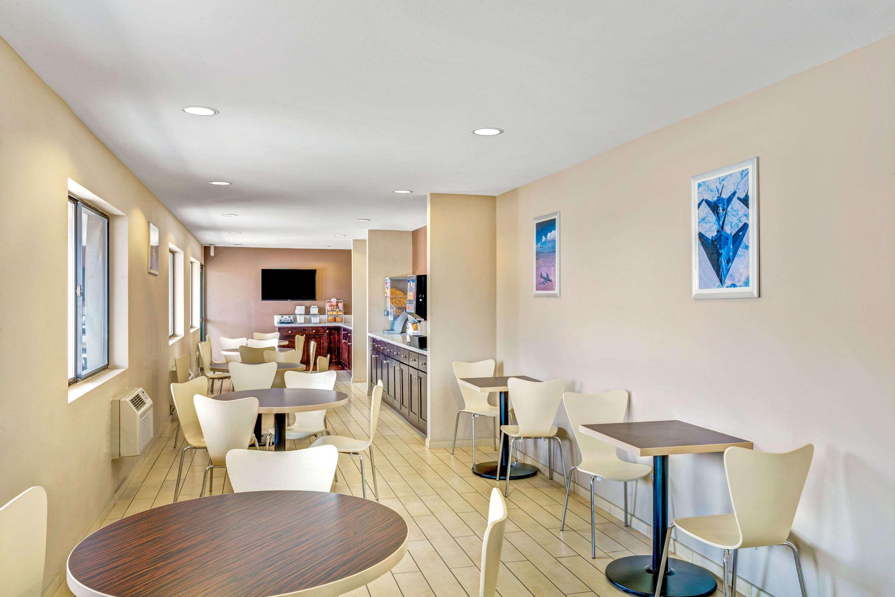 Super 8 By Wyndham Las Vegas Nellis Afb Area المظهر الخارجي الصورة