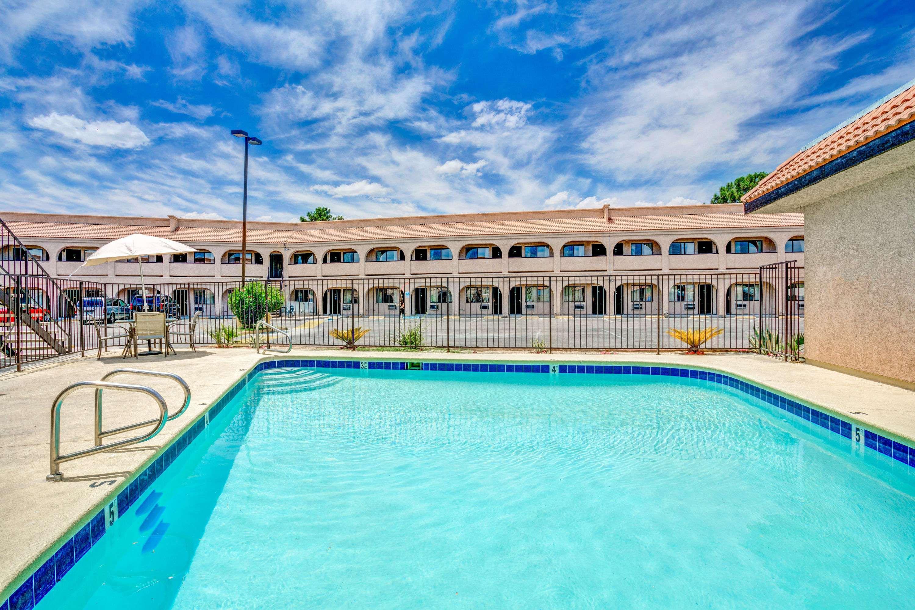 Super 8 By Wyndham Las Vegas Nellis Afb Area المظهر الخارجي الصورة